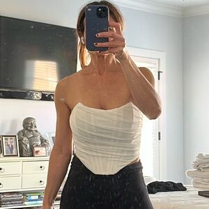 White
XS
Zipper closure